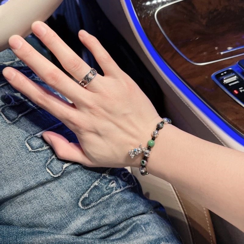 Louis Vuitton Rings Elegant 248401