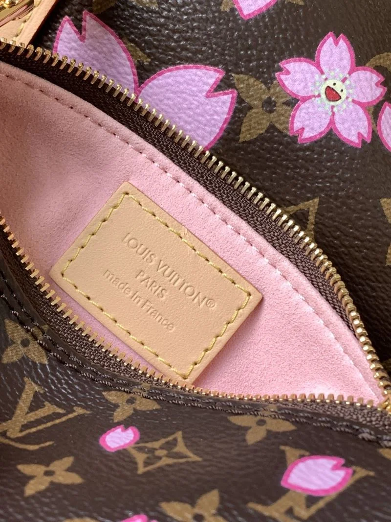 Louis Vuitton Round Bags Bold 42891
