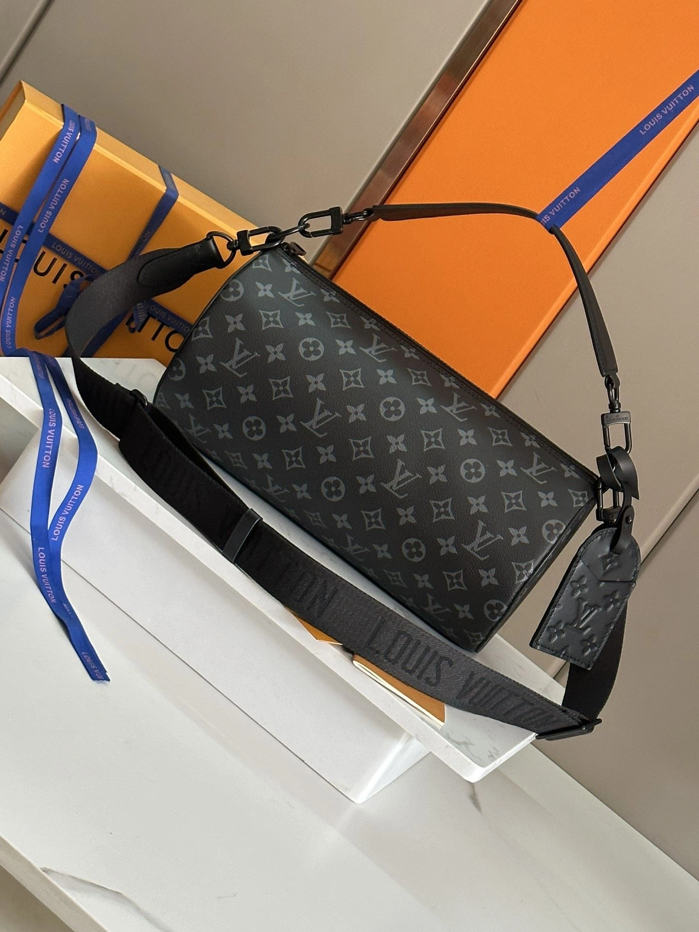 Louis Vuitton Round Bags Trendy 91815