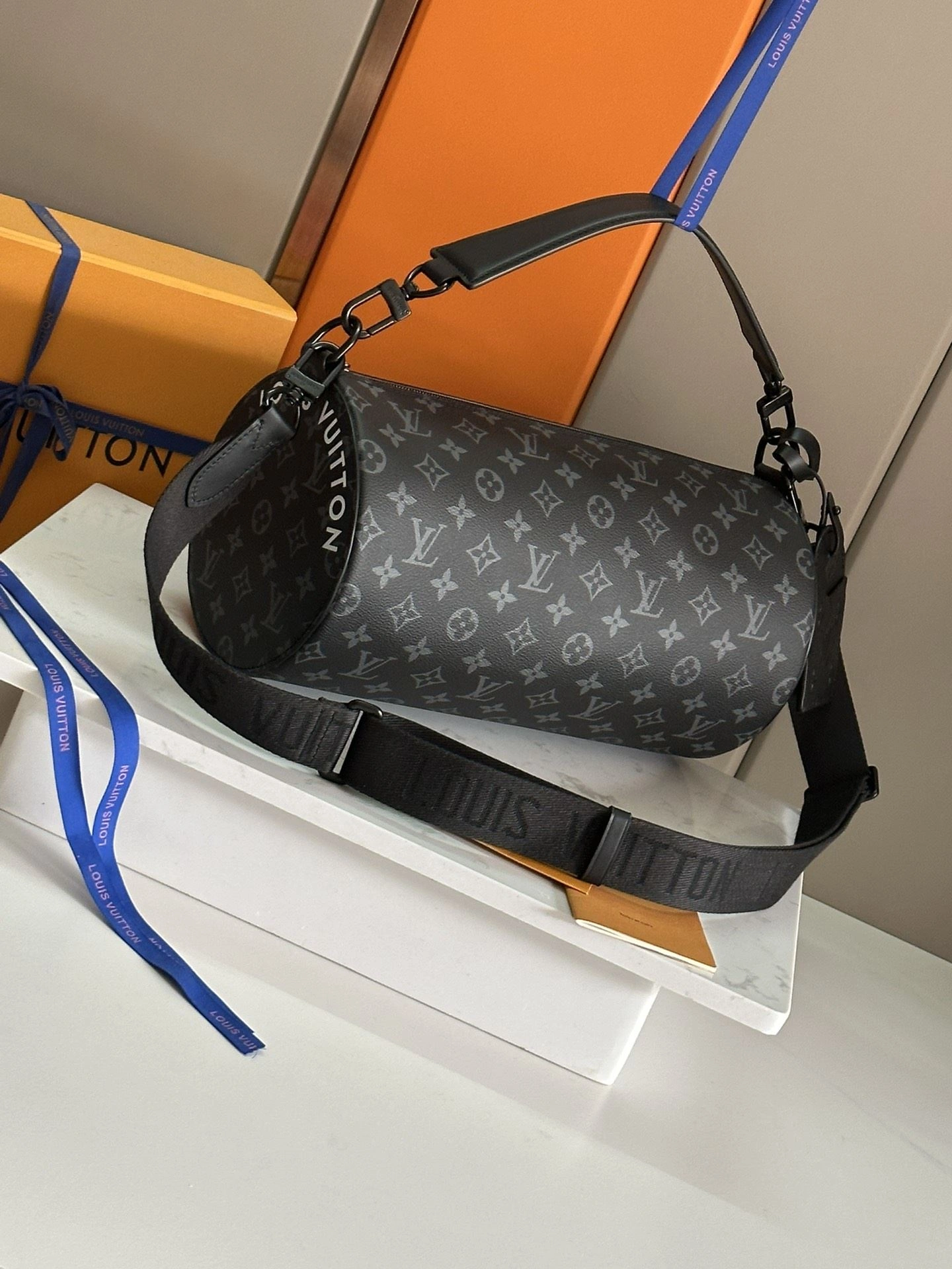 Louis Vuitton Round Bags Trendy 91815