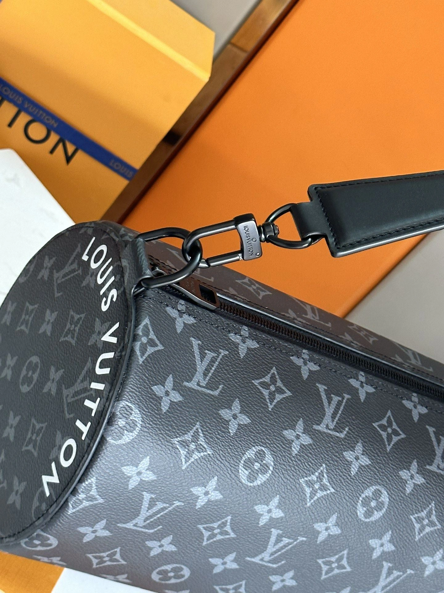 Louis Vuitton Round Bags Trendy 91815