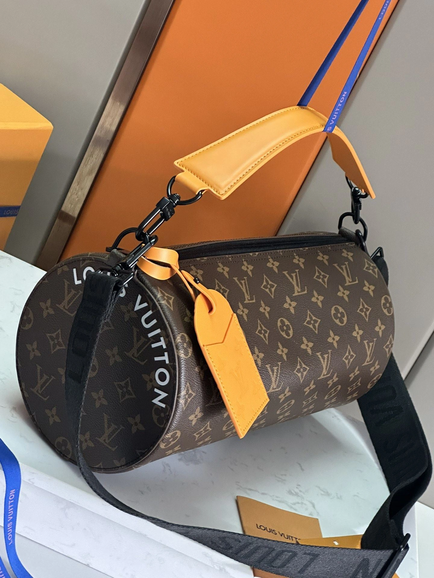 Louis Vuitton Round Bags Comfortable 91860