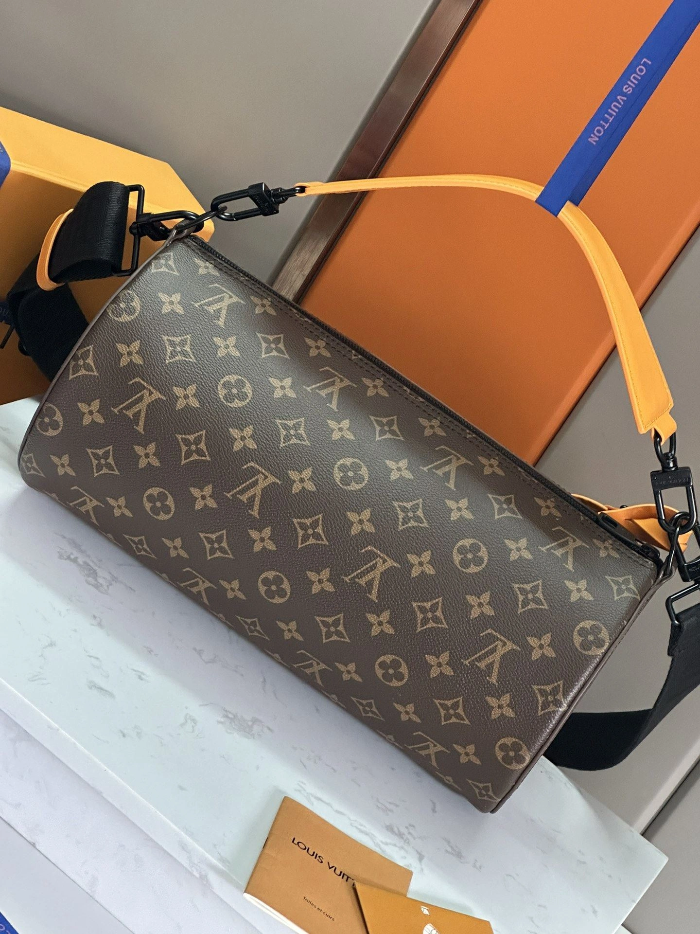 Louis Vuitton Round Bags Comfortable 91860