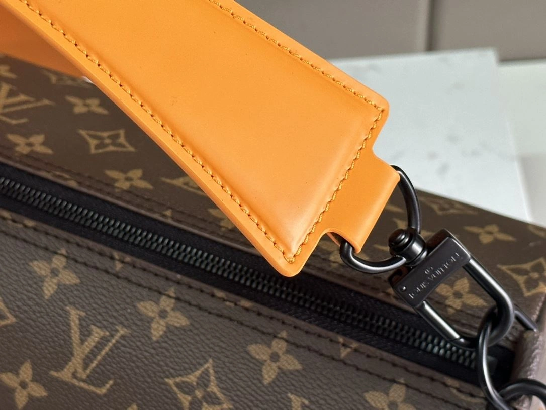 Louis Vuitton Round Bags Comfortable 91860