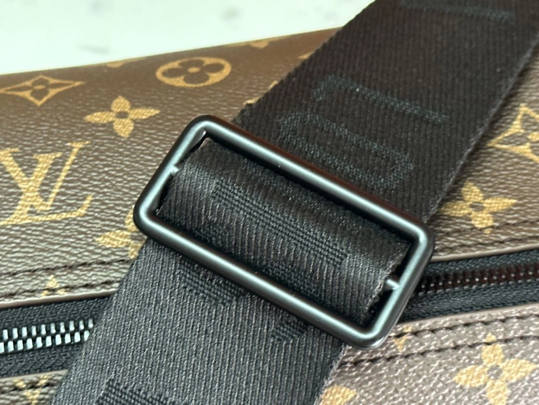 Louis Vuitton Round Bags Comfortable 91860