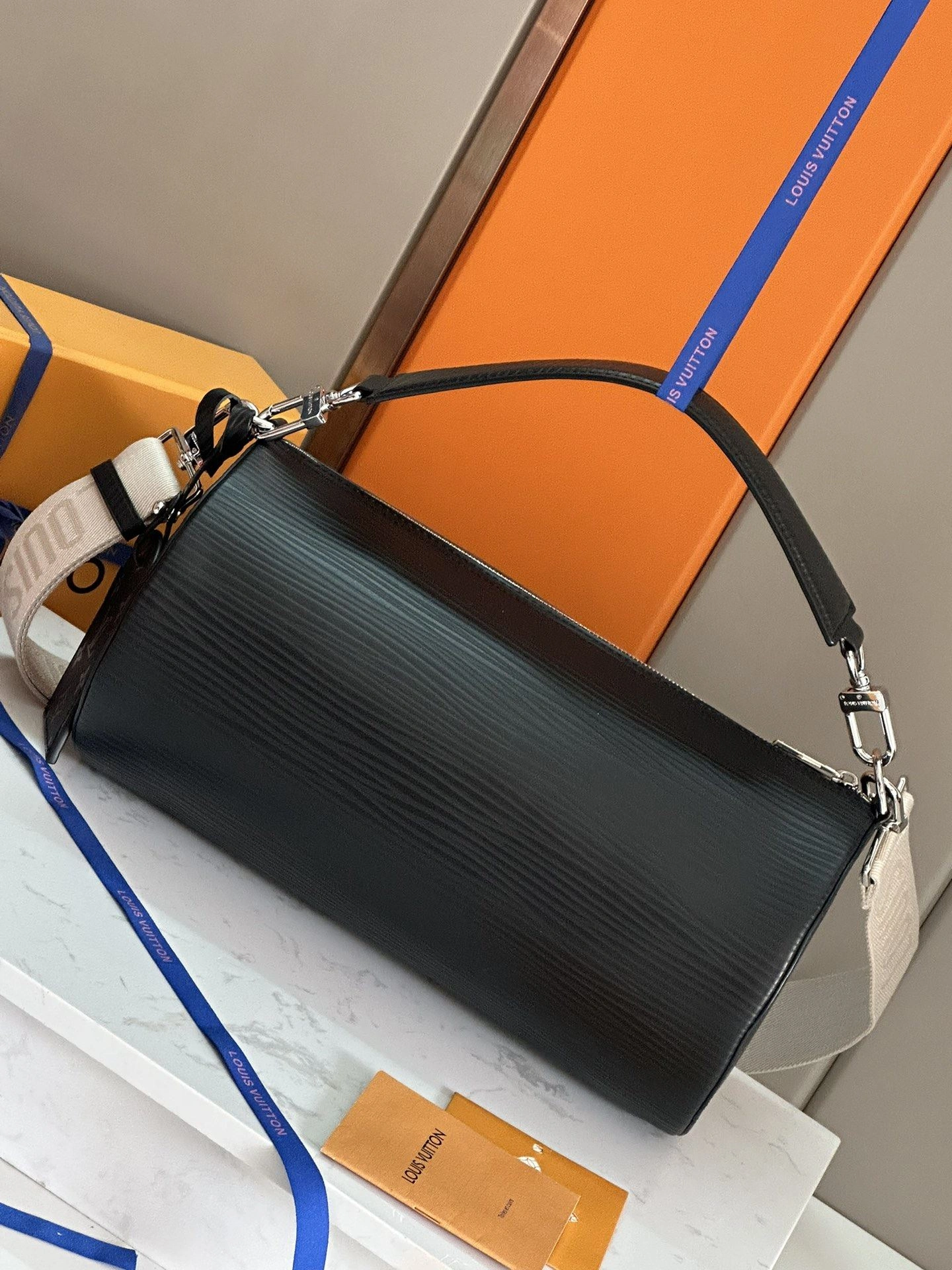 TechFriendly Louis Vuitton Round Bags 91813