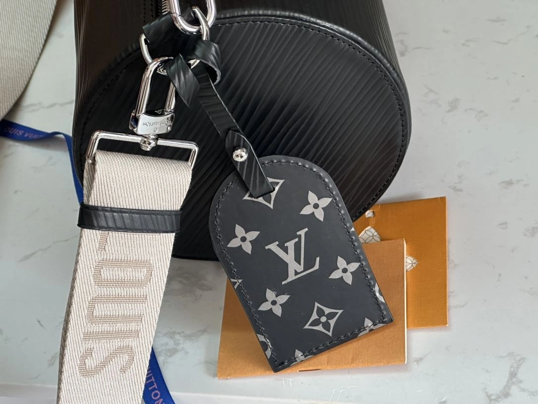TechFriendly Louis Vuitton Round Bags 91813