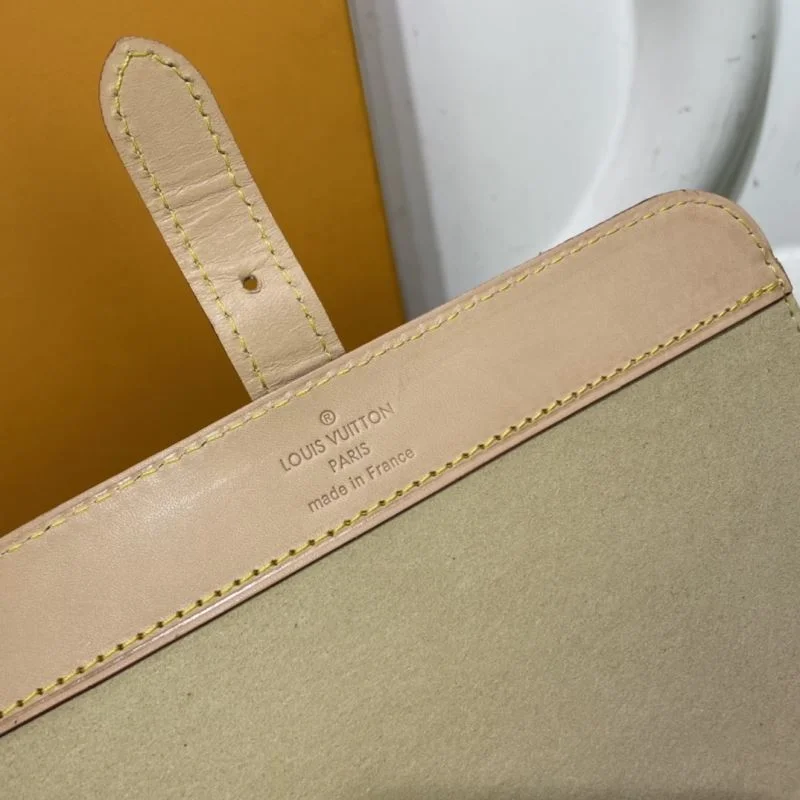 Louis Vuitton Round Bags Resilient 41575