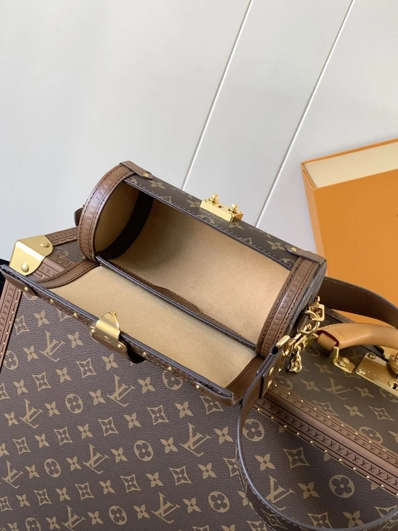 Elegant Louis Vuitton Round Bags 39230