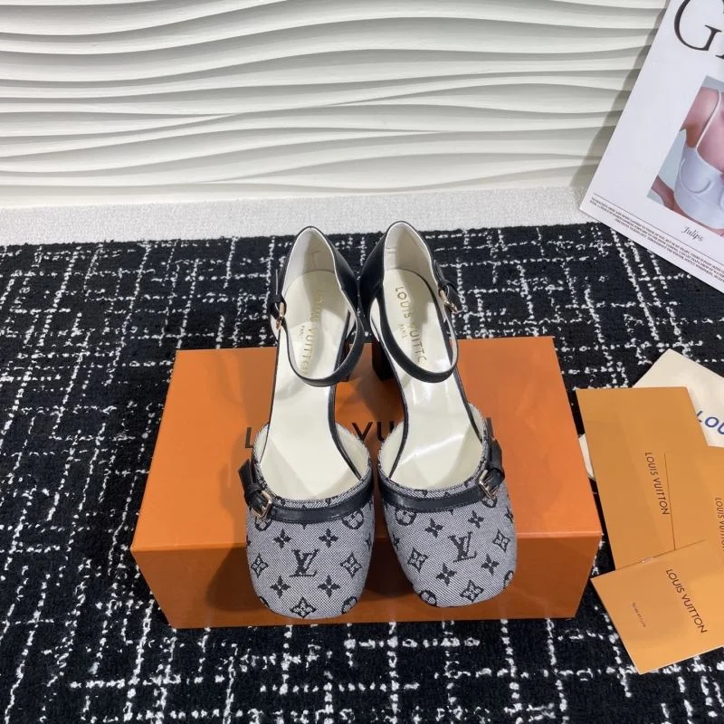 Seasonal Louis Vuitton Sandals 31922