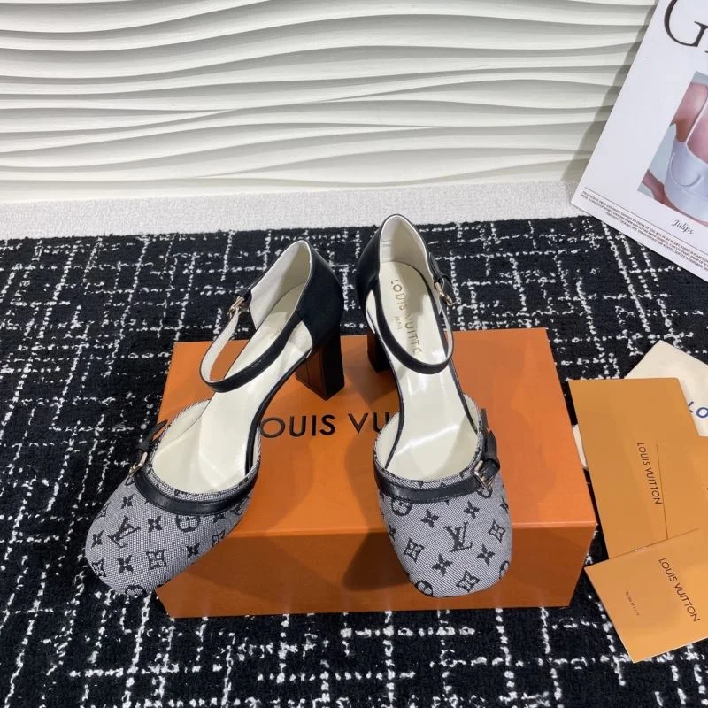 Seasonal Louis Vuitton Sandals 31922