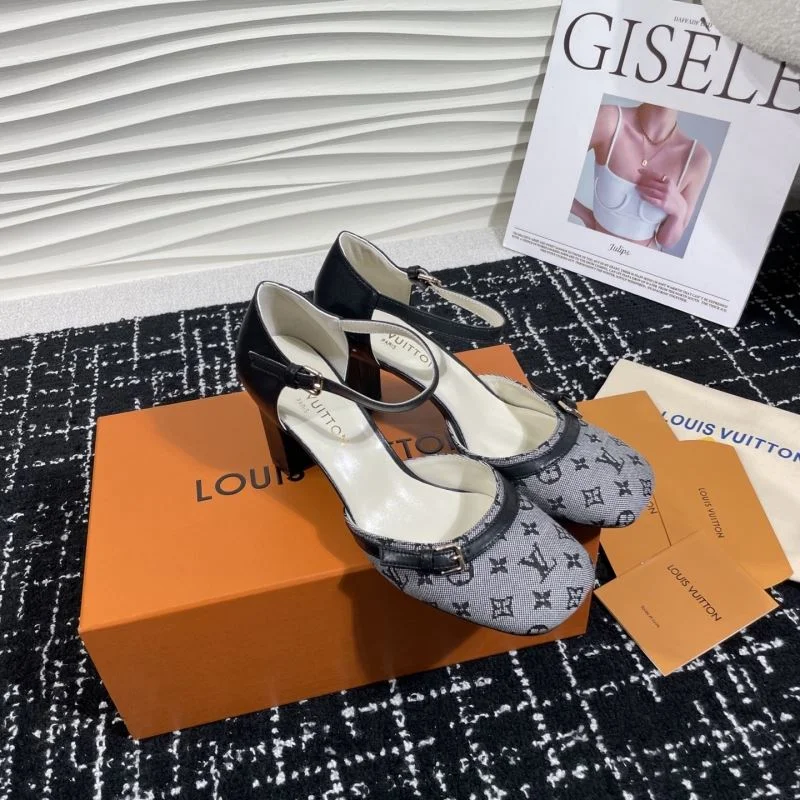 Seasonal Louis Vuitton Sandals 31922