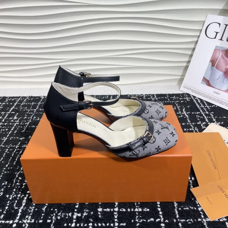Seasonal Louis Vuitton Sandals 31922