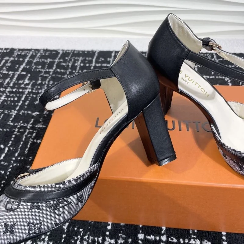 Seasonal Louis Vuitton Sandals 31922