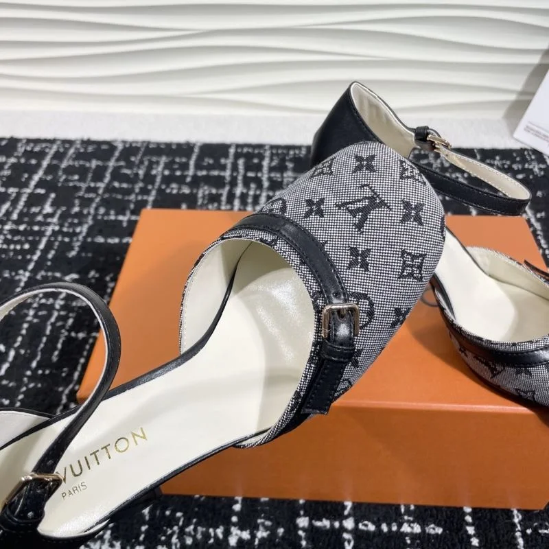 Seasonal Louis Vuitton Sandals 31922