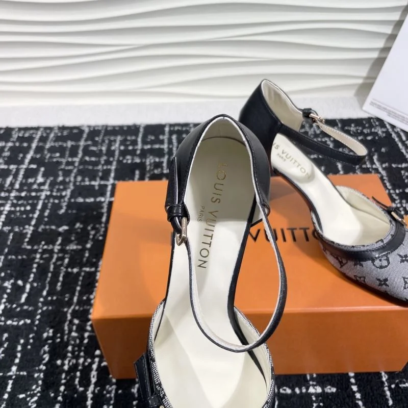 Seasonal Louis Vuitton Sandals 31922