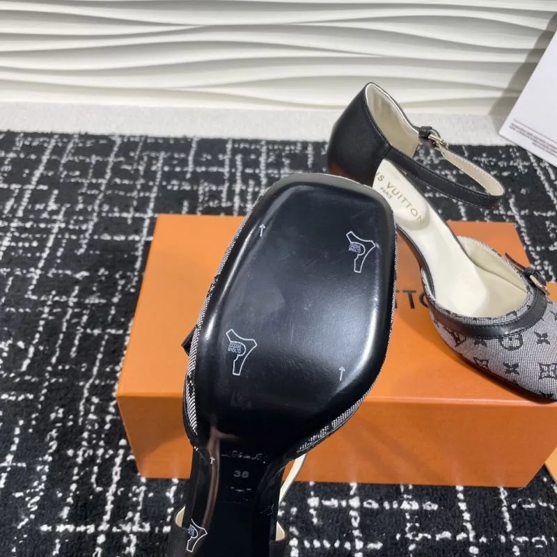 Seasonal Louis Vuitton Sandals 31922