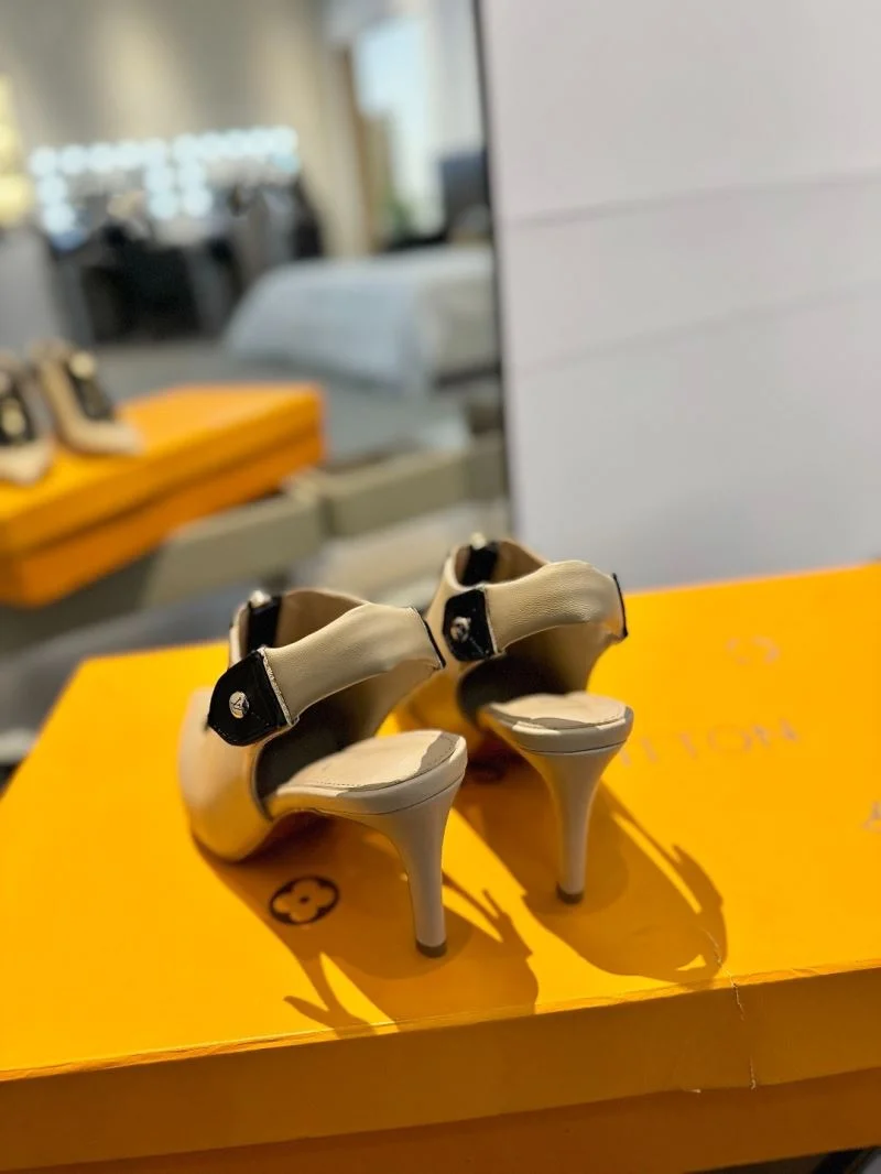 Louis Vuitton Sandals Functional 31885