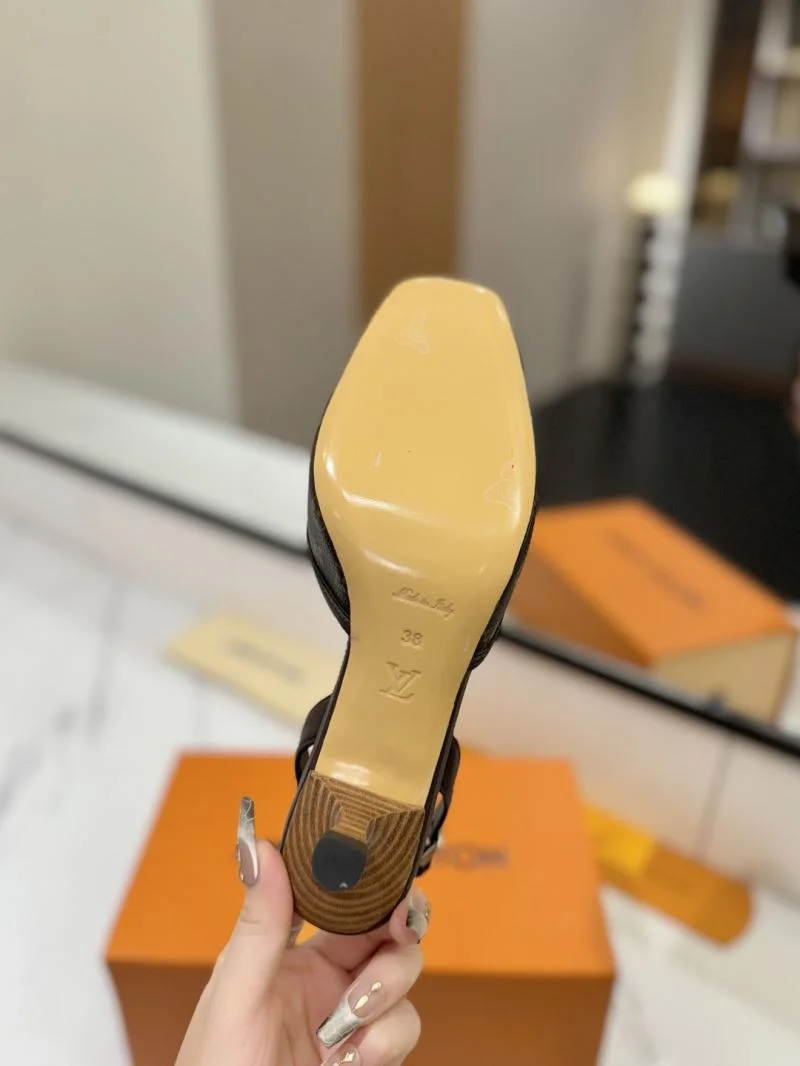Sleek Louis Vuitton Sandals 31874
