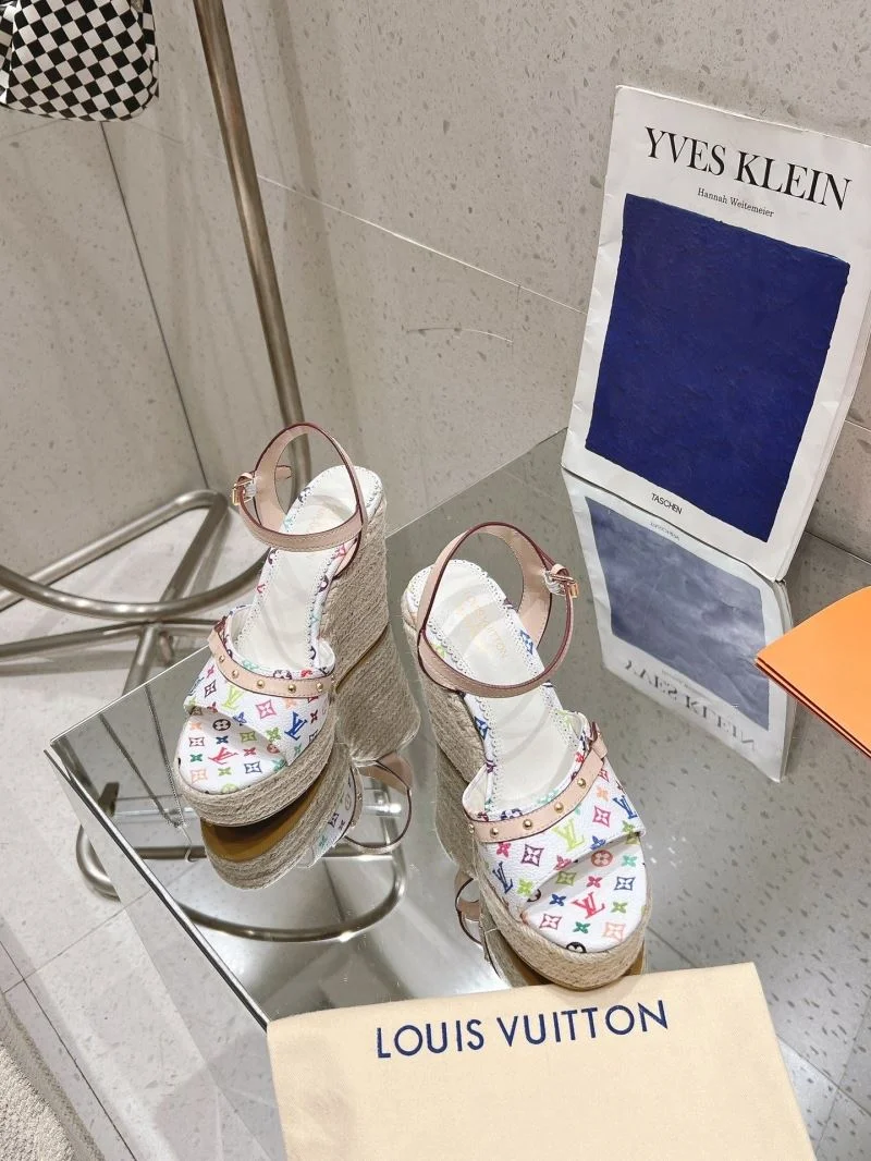 UrbanChic Louis Vuitton Sandals 33316