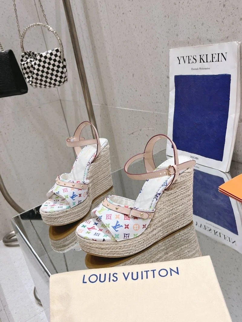 UrbanChic Louis Vuitton Sandals 33316