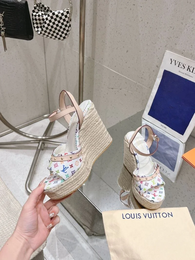 UrbanChic Louis Vuitton Sandals 33316