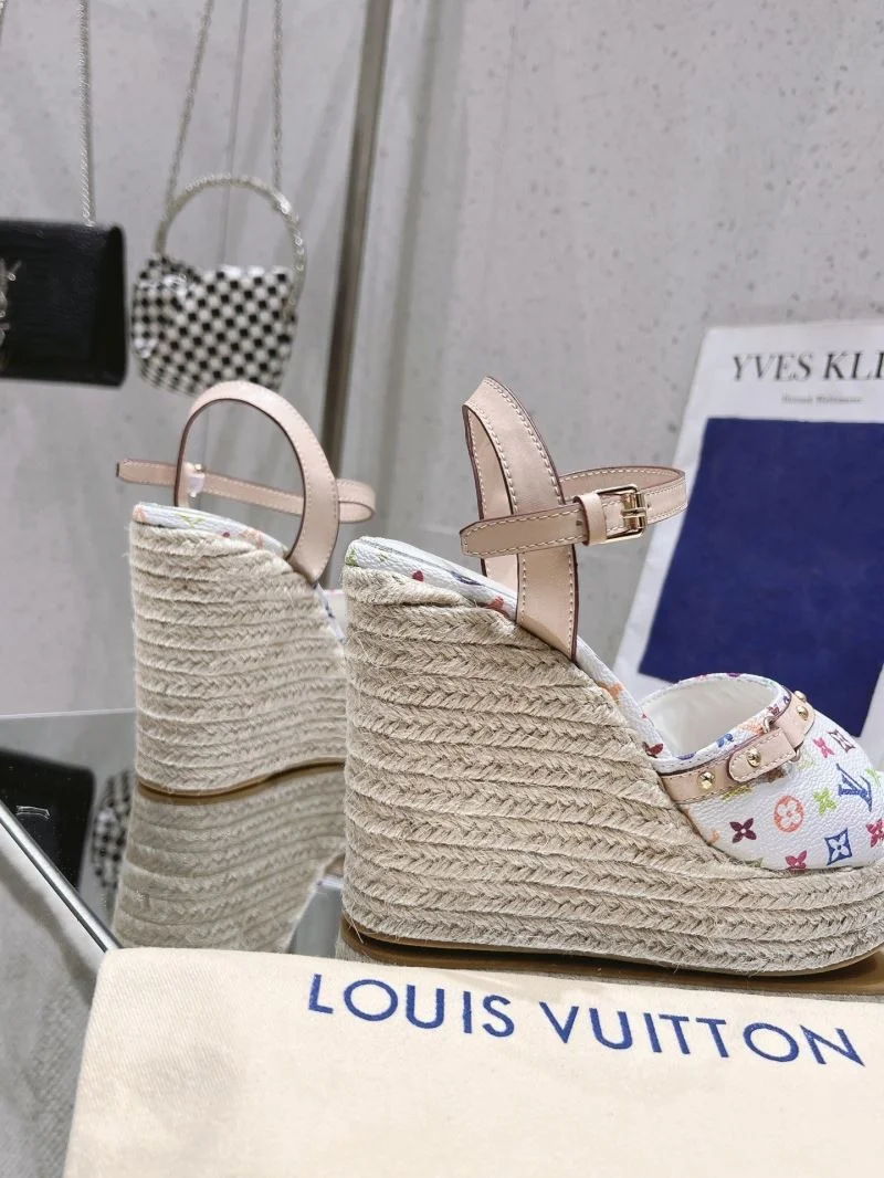 UrbanChic Louis Vuitton Sandals 33316