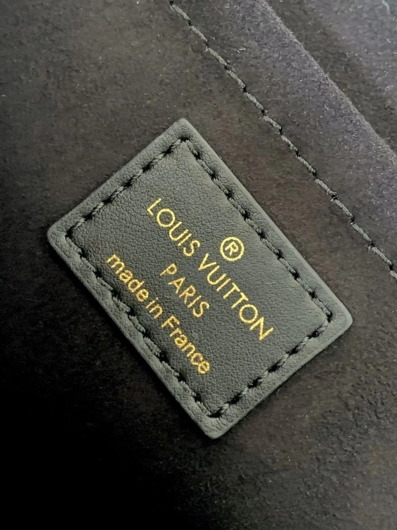 Stretchable Louis Vuitton Satchel Bags 42815