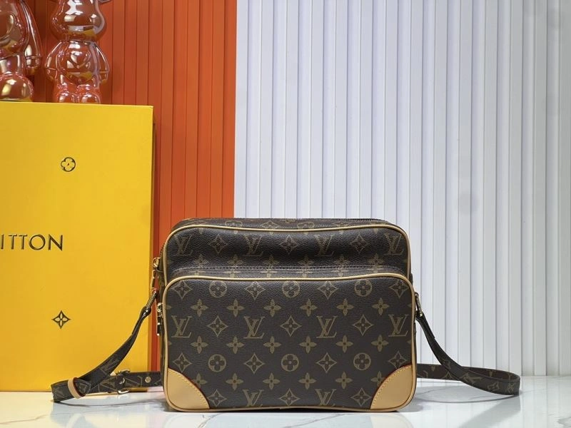 Unisex Louis Vuitton Satchel Bags 78842