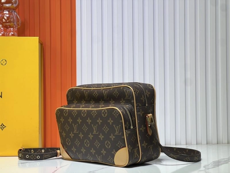 Unisex Louis Vuitton Satchel Bags 78842