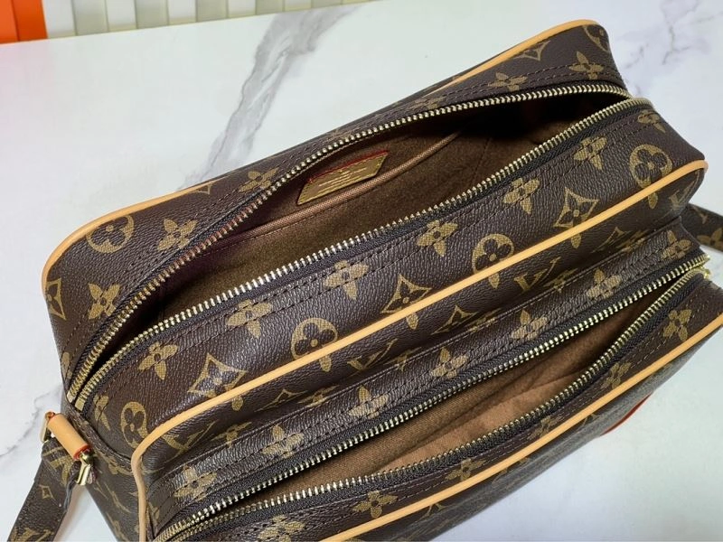 Unisex Louis Vuitton Satchel Bags 78842