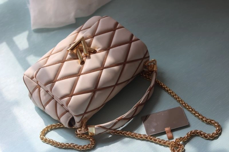 Unisex Louis Vuitton Satchel Bags 80146