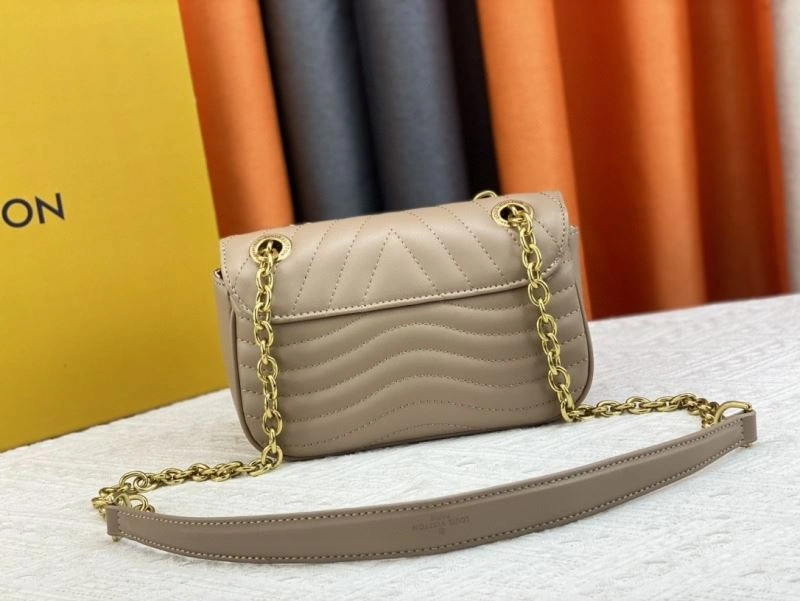 Unisex Louis Vuitton Satchel Bags 79609