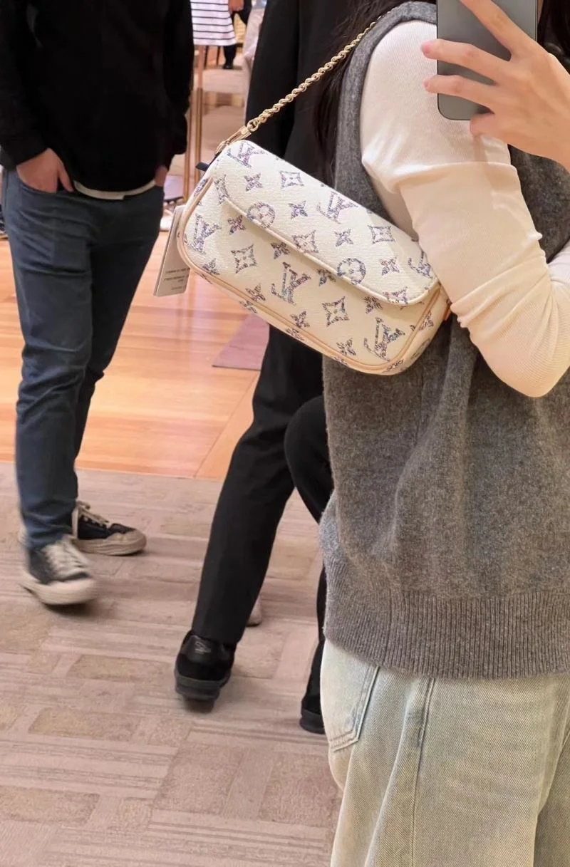 Supportive Louis Vuitton Satchel Bags 39585