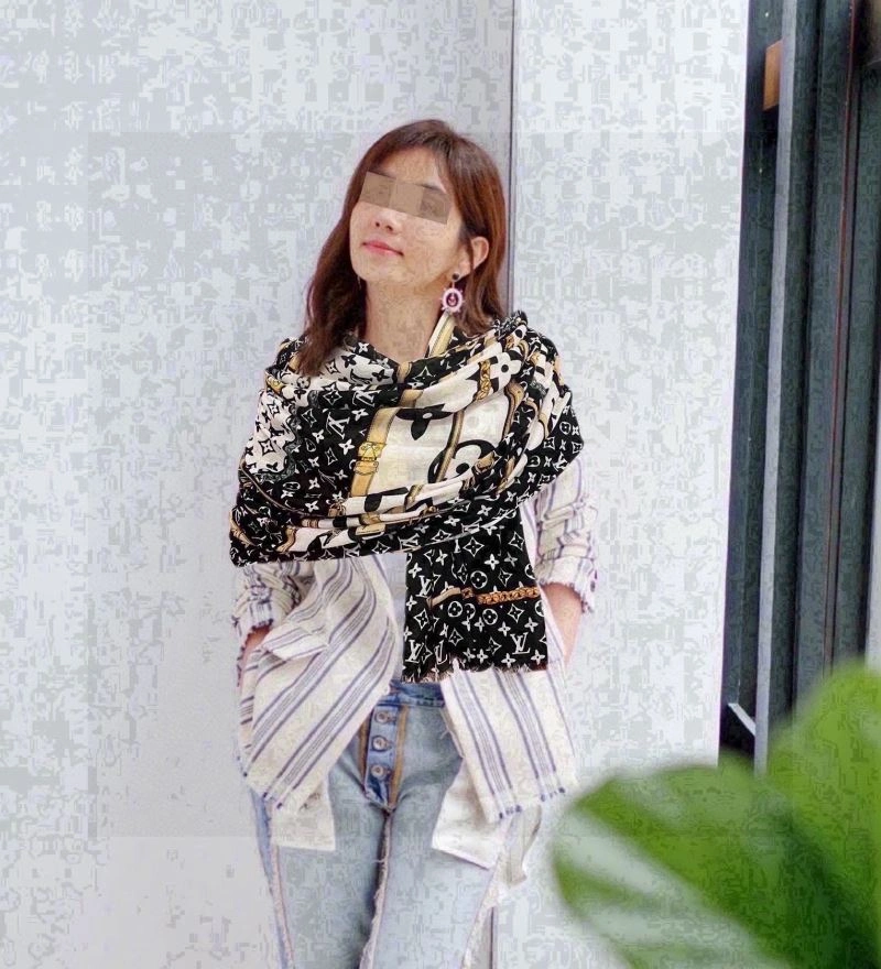 ModernLook Louis Vuitton Scarf 270945