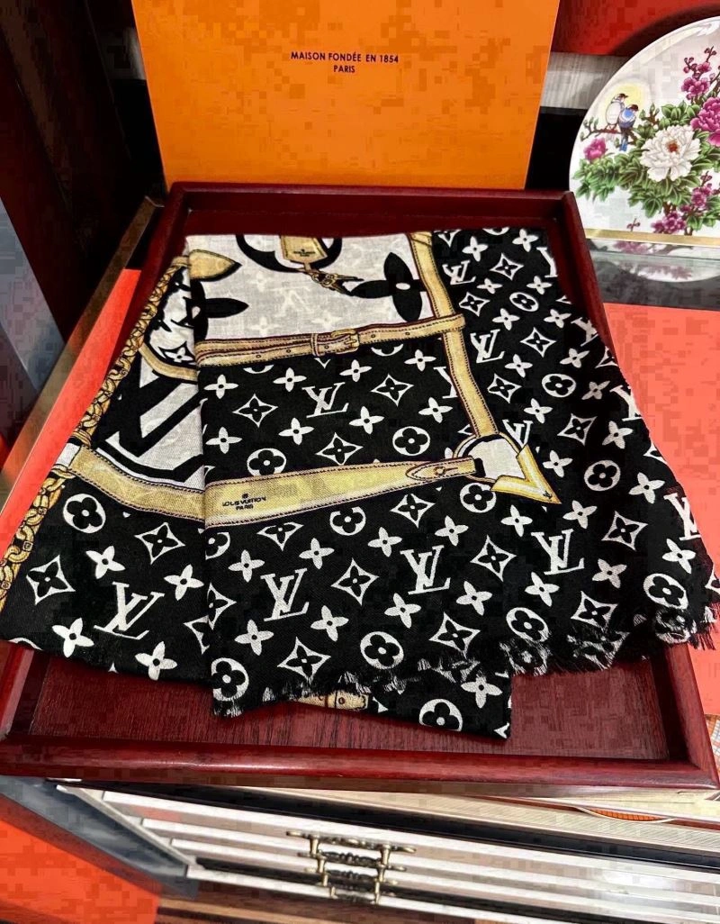 ModernLook Louis Vuitton Scarf 270945