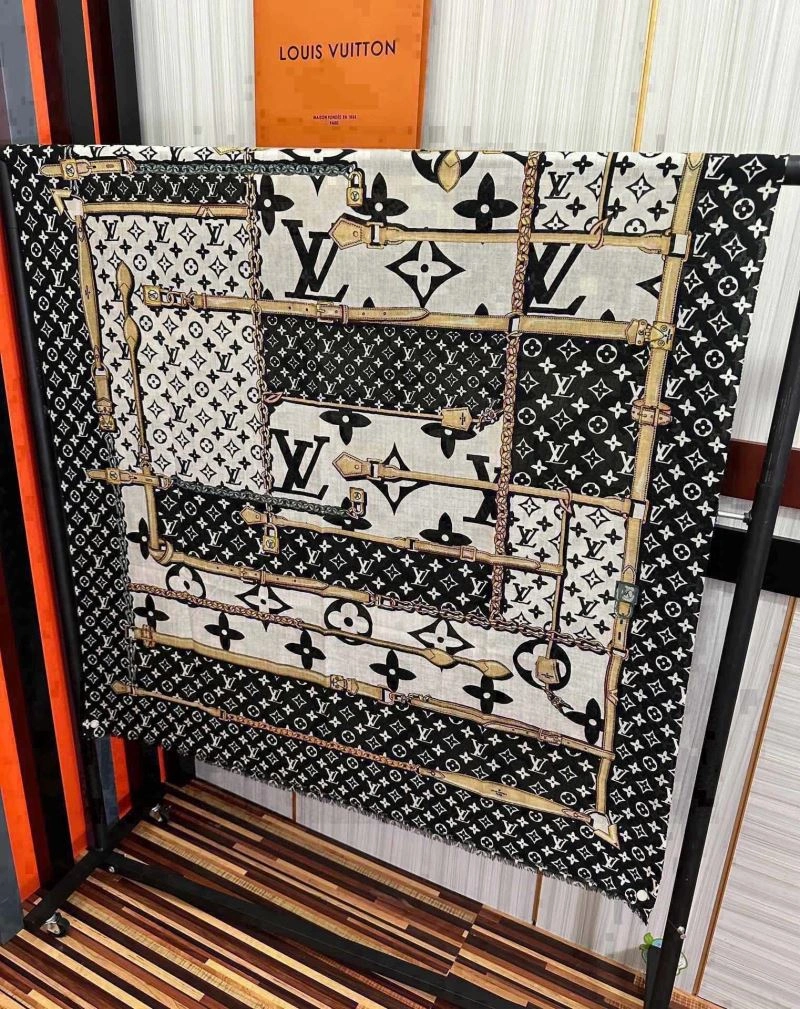 ModernLook Louis Vuitton Scarf 270945
