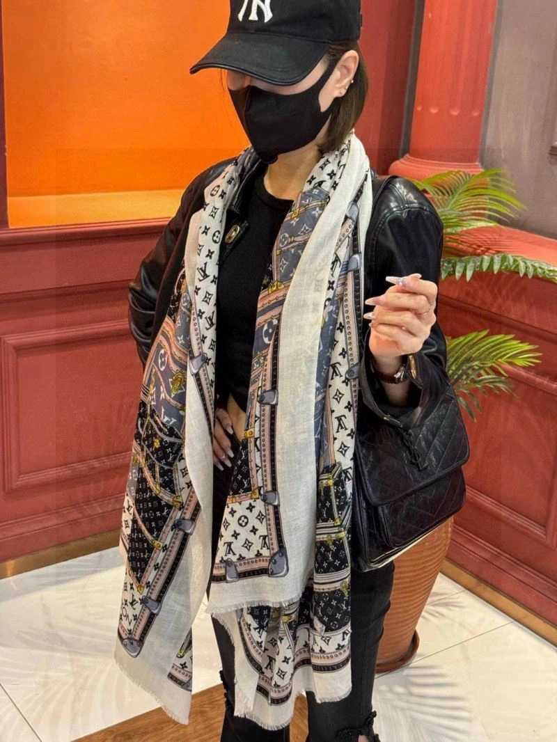 Breathable Louis Vuitton Scarf 270908