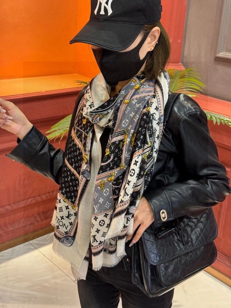 Breathable Louis Vuitton Scarf 270908