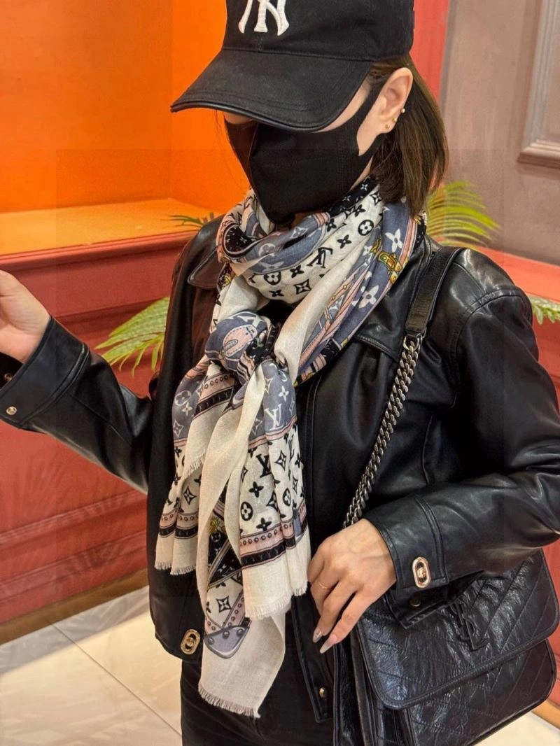 Breathable Louis Vuitton Scarf 270908