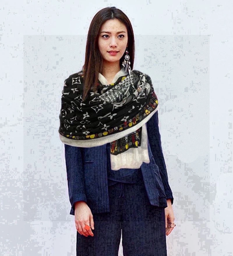 Contemporary Louis Vuitton Scarf 270906