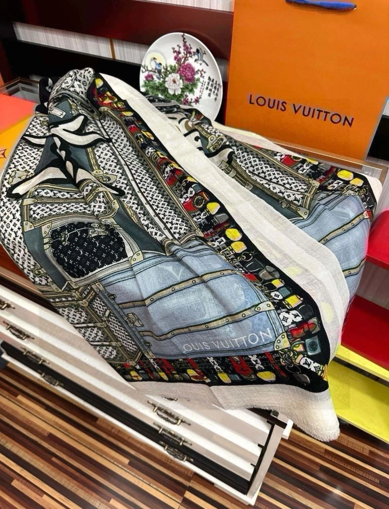 Contemporary Louis Vuitton Scarf 270906