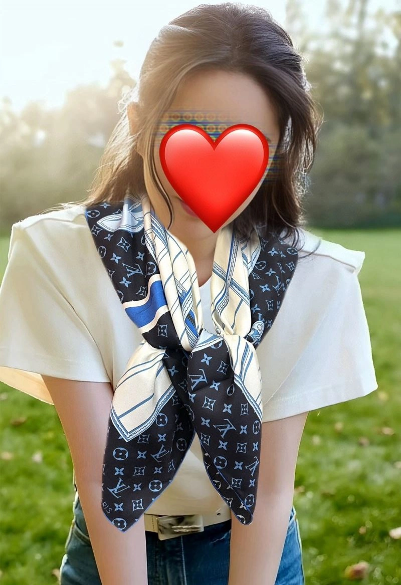 Louis Vuitton Scarf Minimalist 270917