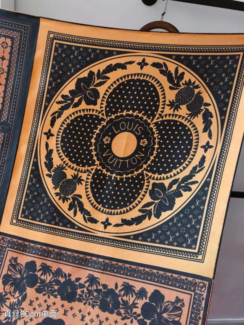 TechFriendly Louis Vuitton Scarf 270901