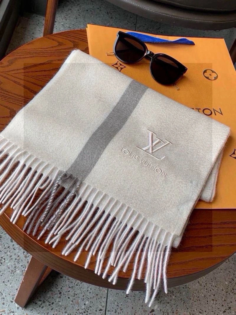 Tailored Louis Vuitton Scarf 270888