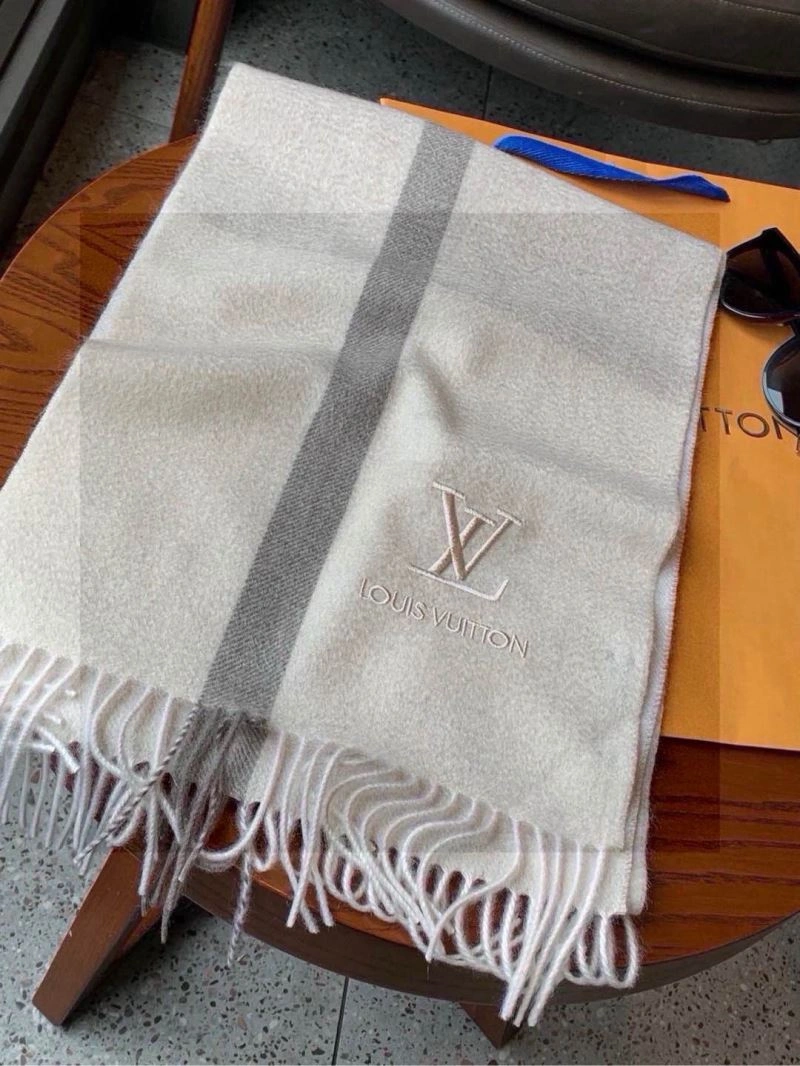Tailored Louis Vuitton Scarf 270888