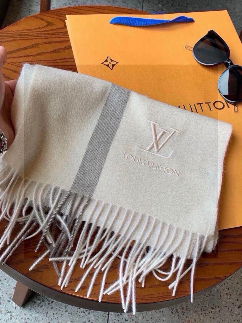 Tailored Louis Vuitton Scarf 270888