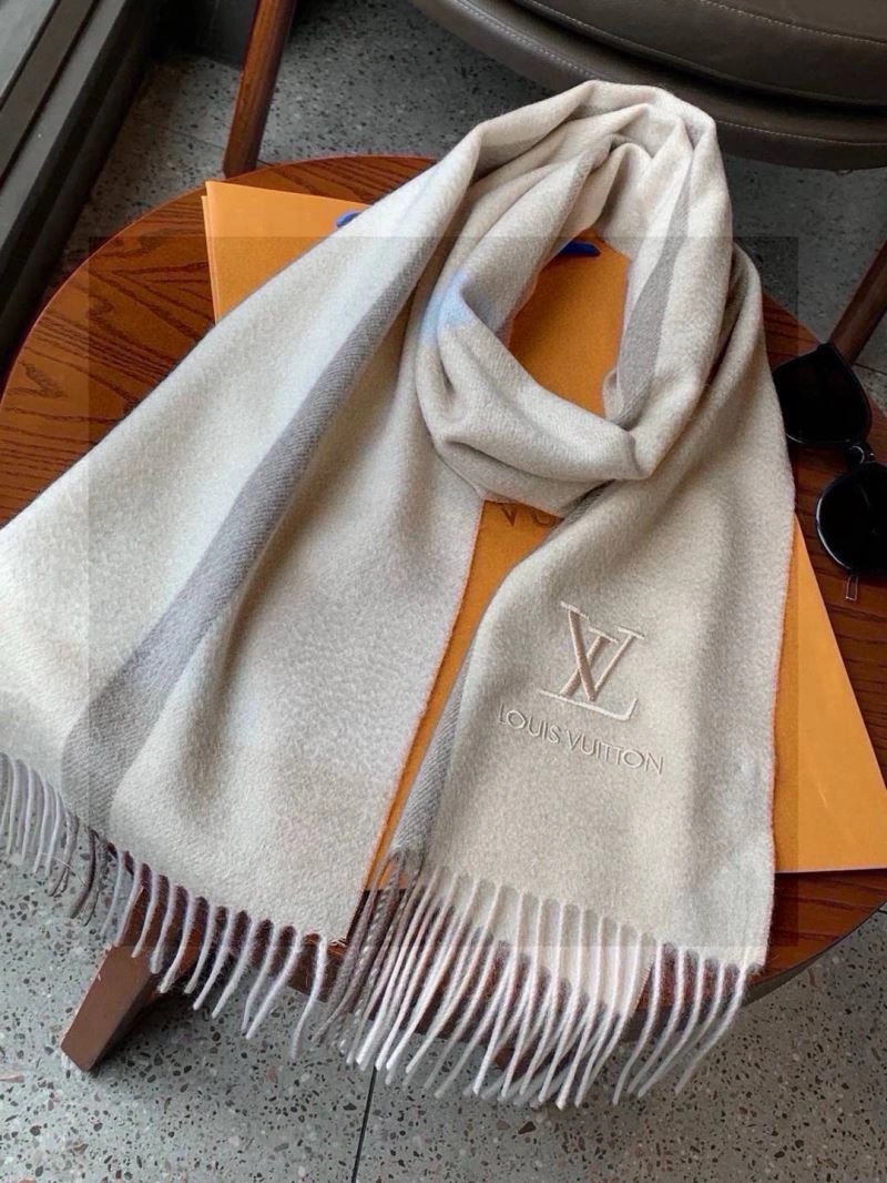 Tailored Louis Vuitton Scarf 270888