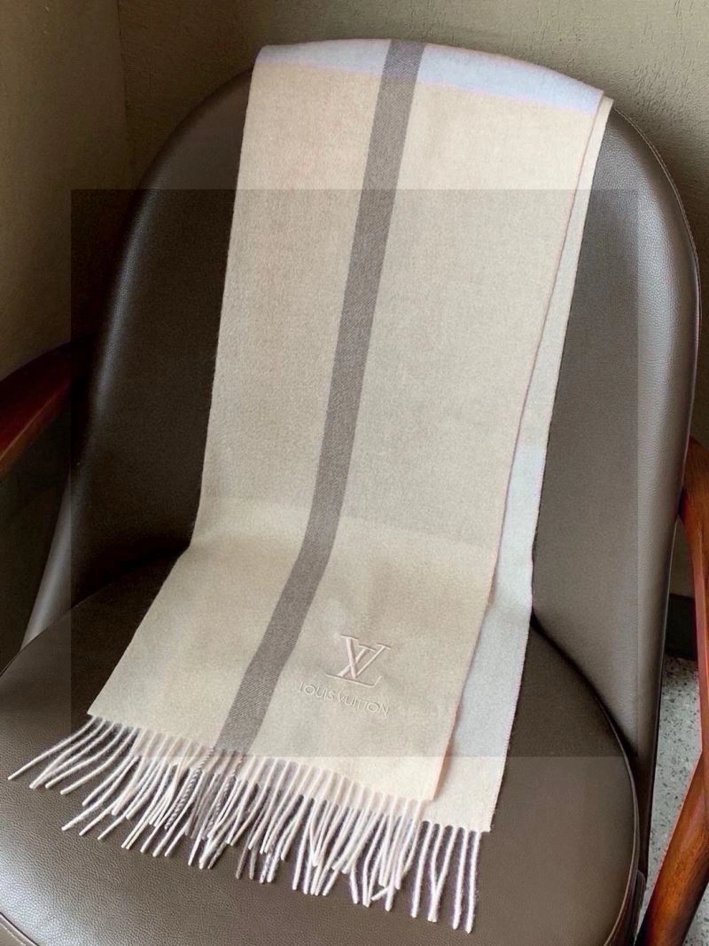 Tailored Louis Vuitton Scarf 270888