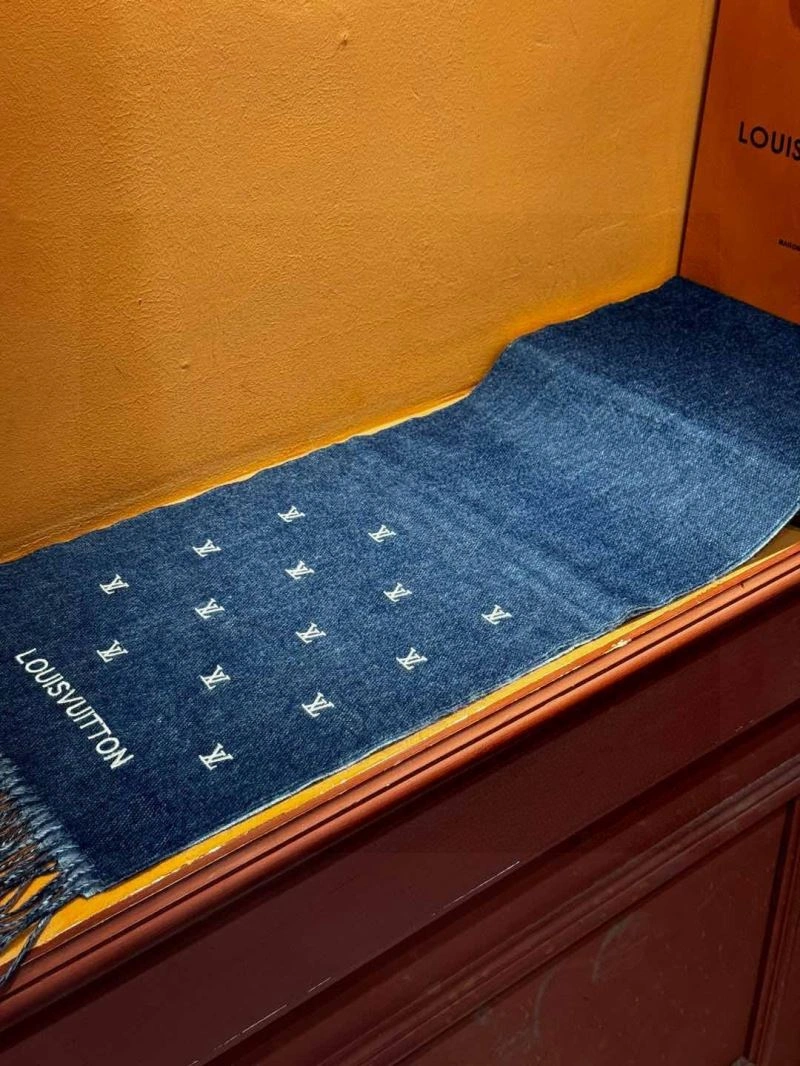 Upgraded Louis Vuitton Scarf 270859